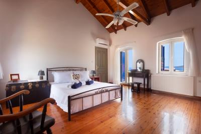 Red-Room-9323--George-Panagakos