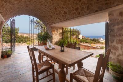 Tholoti-9498-HDR--George-Panagakos