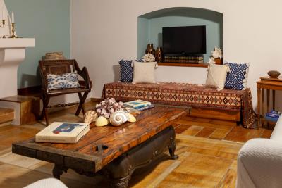 Living-Room--9606--George-Panagakos