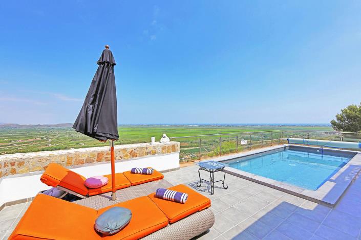 Image No.2-4 Bed Villa for sale