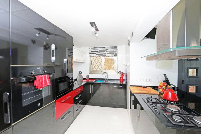 Image No.9-4 Bed Villa for sale