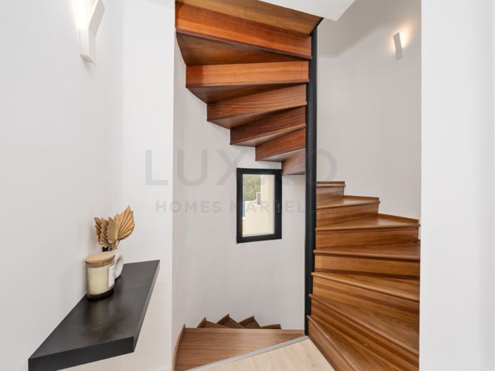 Image No.9-3 Bed House for sale