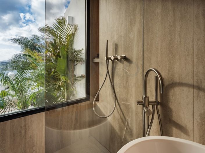 Image No.14-3 Bed House for sale