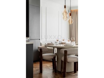 id427ec001-0000-0500-0000-000018737895