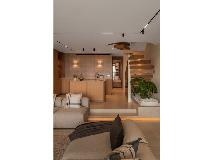 Image No.6-4 Bed House for sale