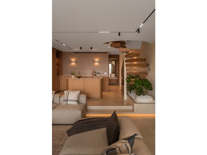 Image No.6-4 Bed House for sale