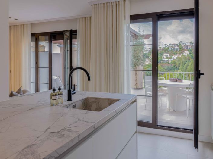 Image No.10-3 Bed Apartment for sale