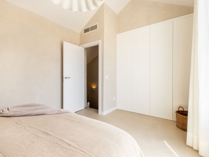 Image No.24-3 Bed House for sale