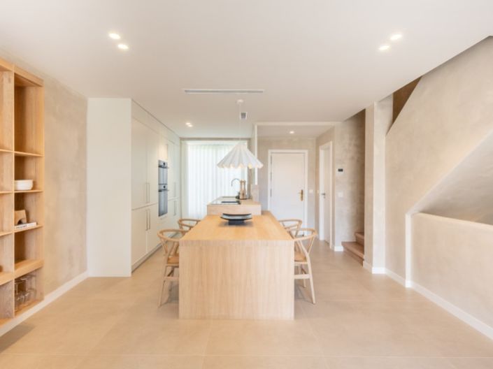 Image No.8-3 Bed House for sale