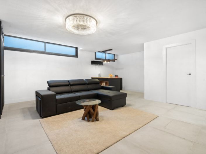 Image No.21-3 Bed Apartment for sale
