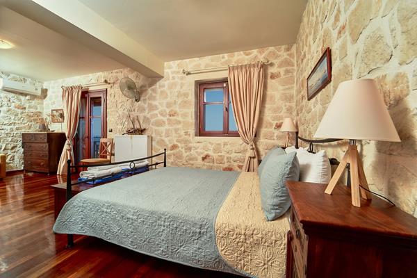 Image No.12-6 Bed Villa for sale