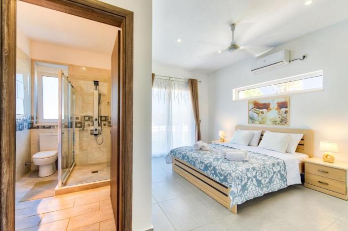 Image No.10-4 Bed Villa / Detached for sale