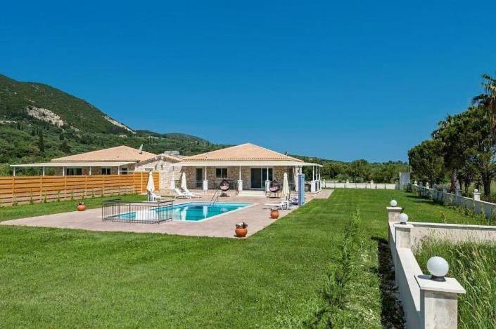 Image No.12-4 Bed Villa / Detached for sale