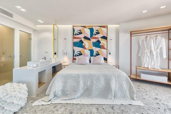 Image No.13-21 Bed Hotel for sale