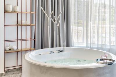 arkadia-hotel-jacuzzi-suites-15