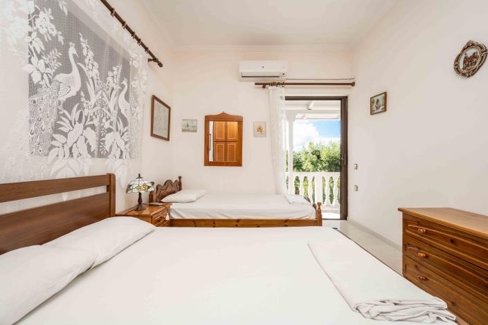 Image No.21-4 Bed House for sale