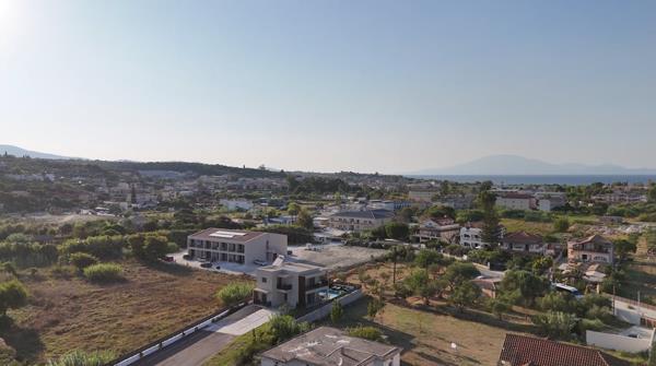 Image No.19-6 Bed House for sale