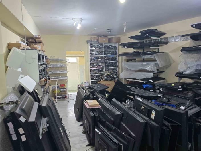 Image No.8-7 Bed Commercial for sale