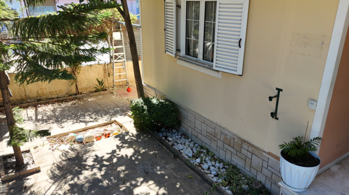 Image No.5-2 Bed House for sale