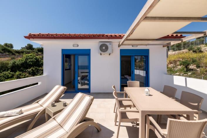 Image No.18-7 Bed House for sale