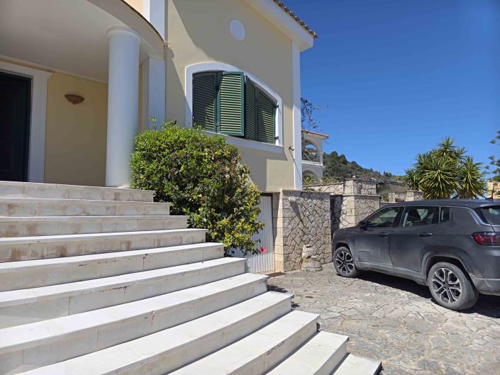 Image No.3-4 Bed Villa for sale