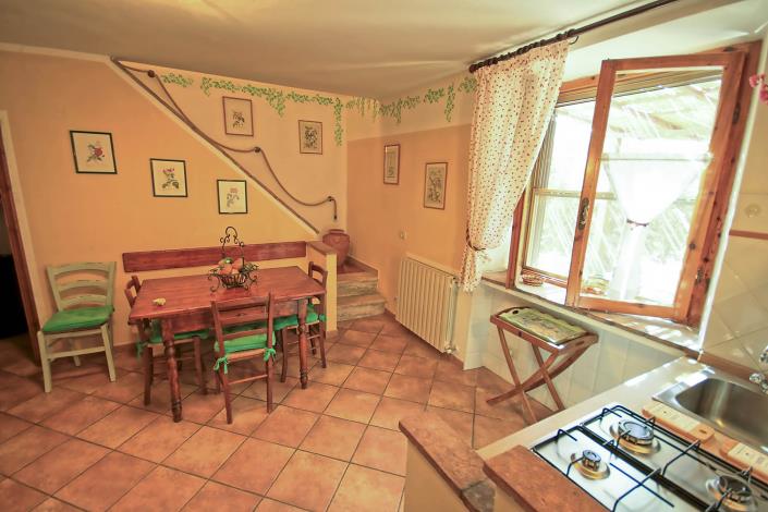 Image No.11-6 Bed Farmhouse for sale