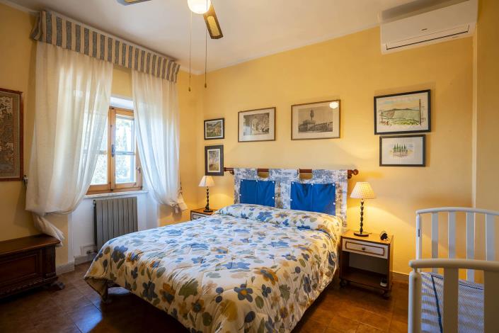 Image No.12-6 Bed Farmhouse for sale