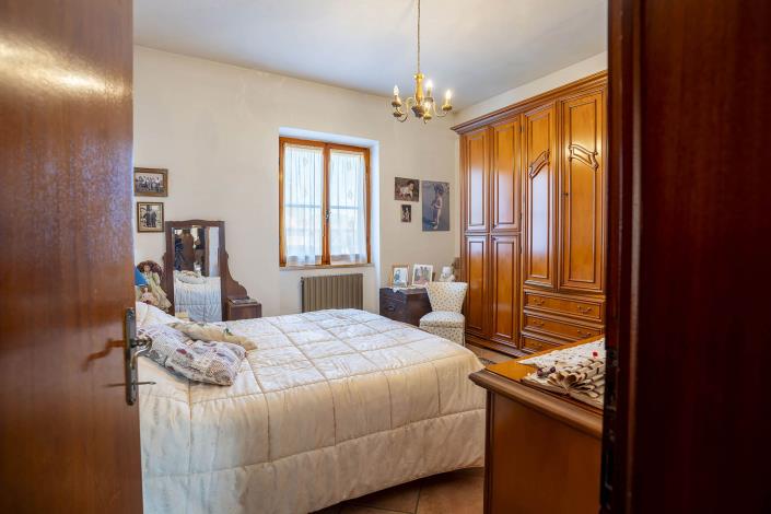 Image No.21-6 Bed Farmhouse for sale