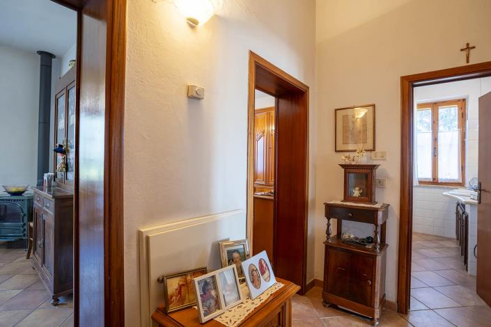 Image No.22-6 Bed Farmhouse for sale