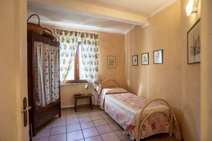 Image No.30-6 Bed Farmhouse for sale