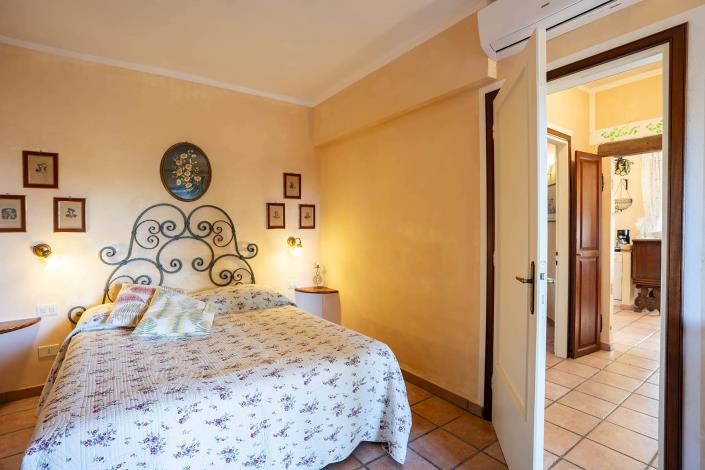 Image No.34-6 Bed Farmhouse for sale