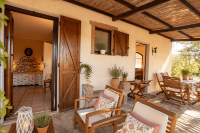 Veranda-mediterranea-al-tramonto