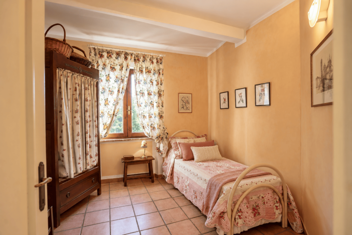 Image No.19-6 Bed Farmhouse for sale