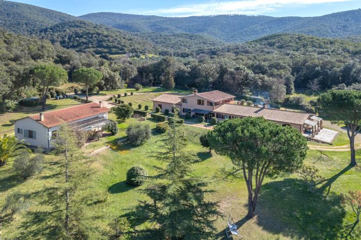 Image No.3-7 Bed Farmhouse for sale