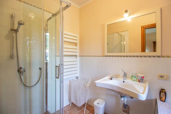 Image No.17-7 Bed Farmhouse for sale