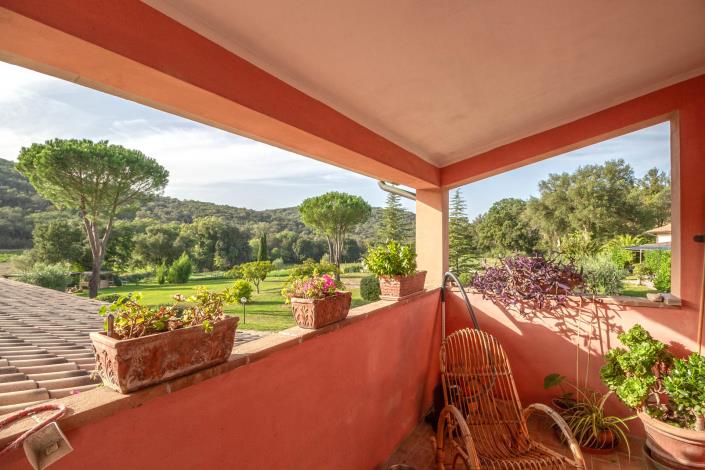 Image No.21-7 Bed Farmhouse for sale