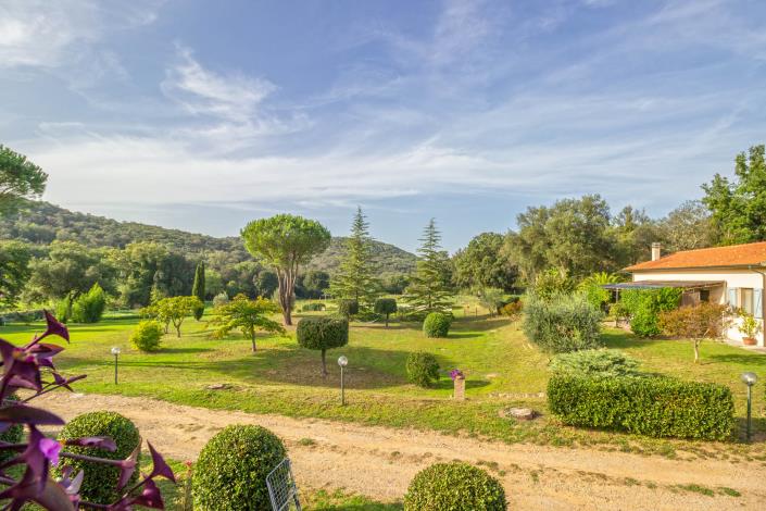 Image No.22-7 Bed Farmhouse for sale