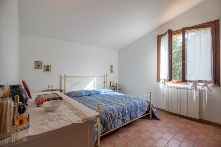 Image No.26-7 Bed Farmhouse for sale