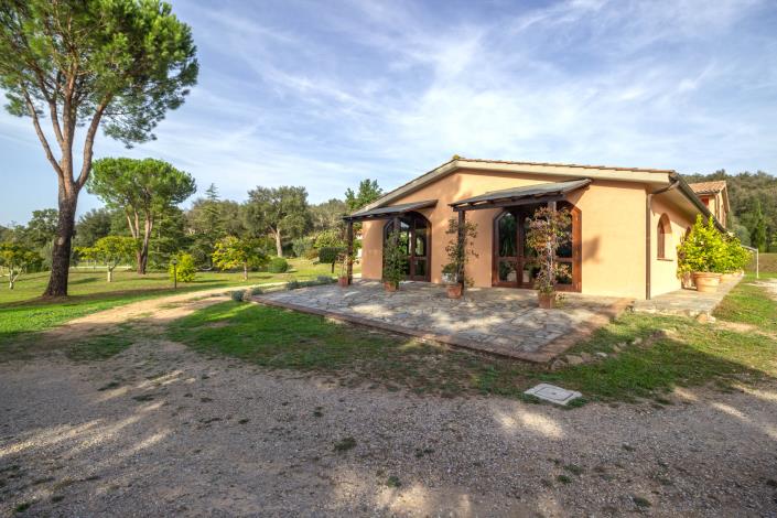 Image No.27-7 Bed Farmhouse for sale