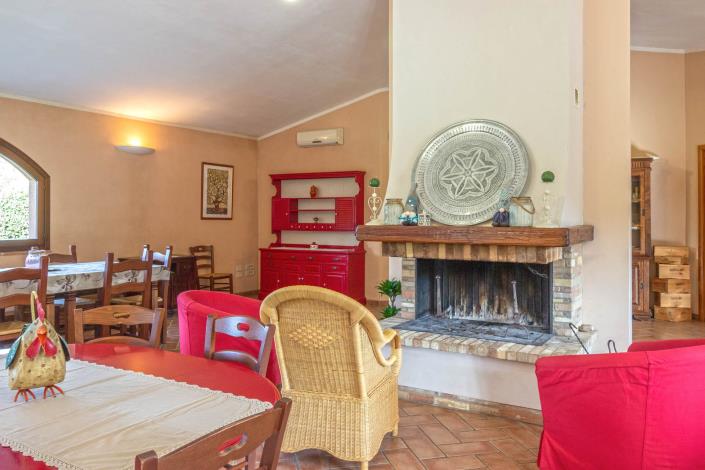 Image No.30-7 Bed Farmhouse for sale