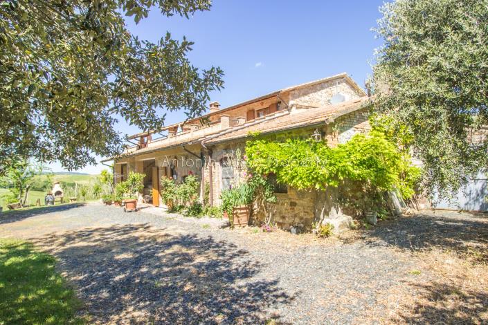 Image No.7-4 Bed Farmhouse for sale