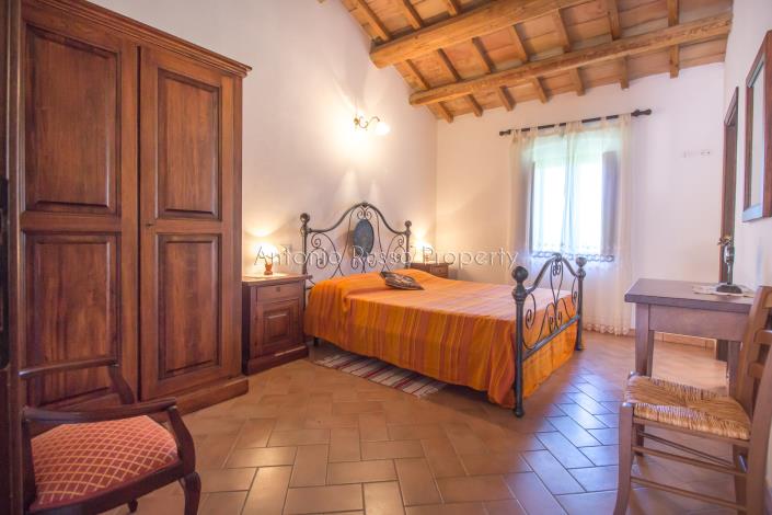 Image No.16-4 Bed Farmhouse for sale