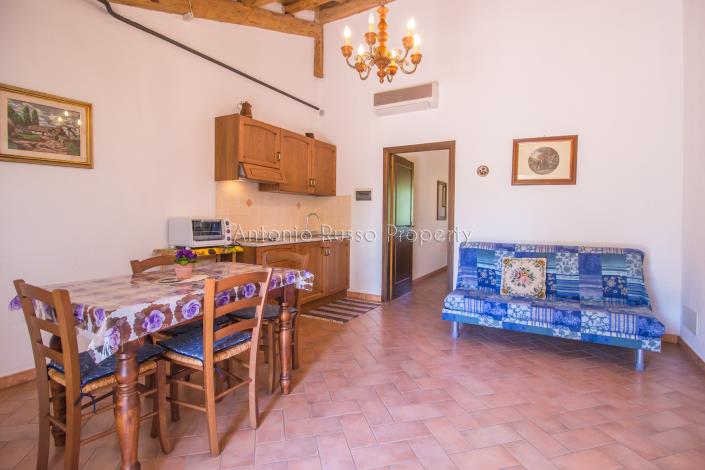 Image No.17-4 Bed Farmhouse for sale