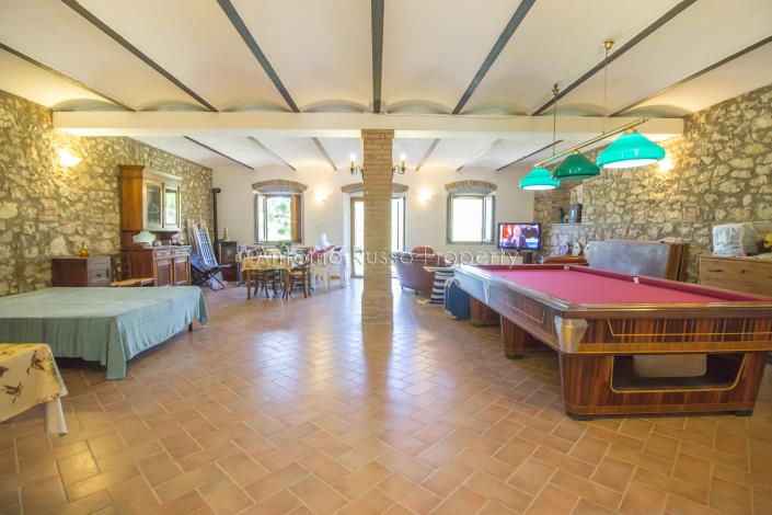 Image No.19-4 Bed Farmhouse for sale