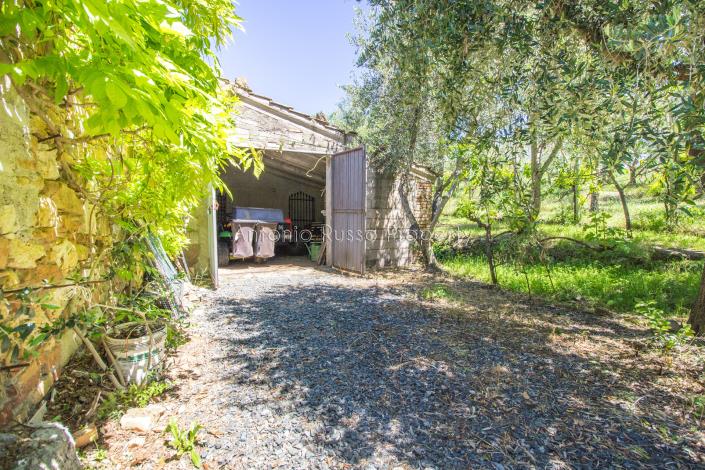 Image No.20-4 Bed Farmhouse for sale