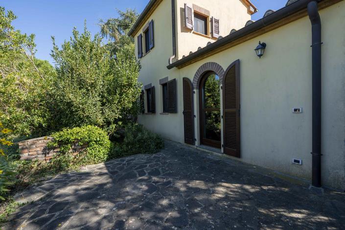 Image No.24-15 Bed Country Property for sale