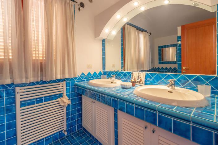 Image No.14-4 Bed Villa / Detached for sale