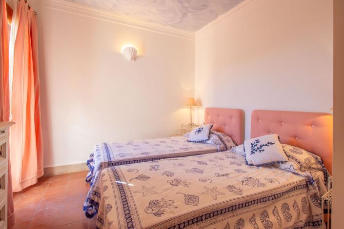 Image No.15-4 Bed Villa / Detached for sale