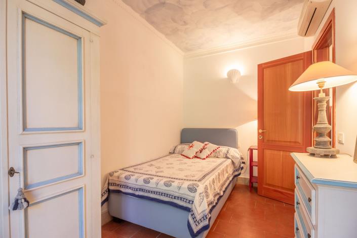 Image No.18-4 Bed Villa / Detached for sale