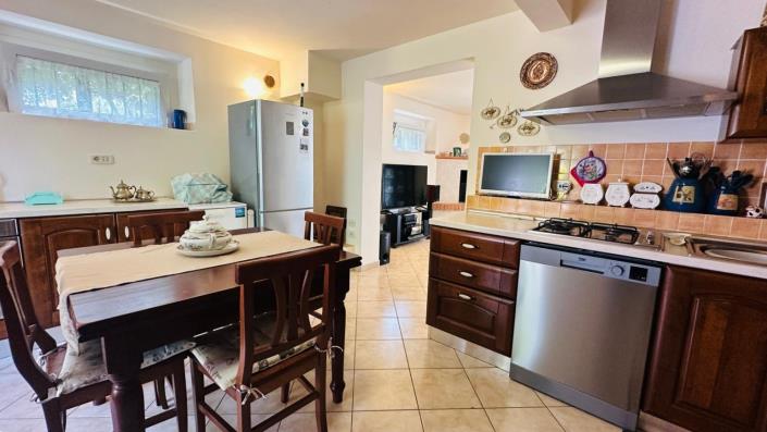 Image No.8-2 Bed Semi-Detached for sale
